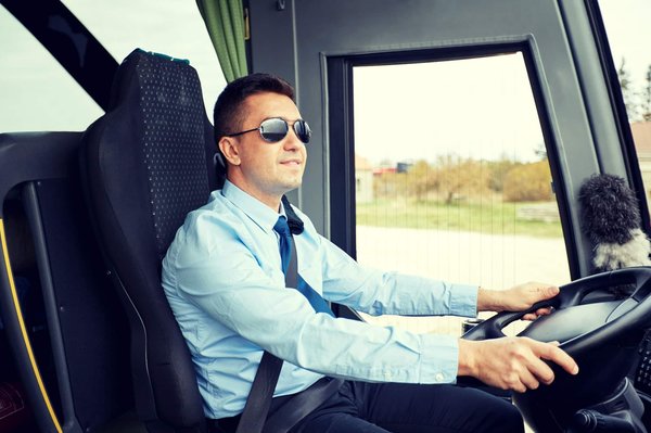 Quelle approche adopter pour gérer efficacement les bagages et les équipements lors d'une location de bus ?